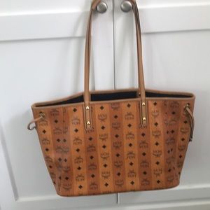 MCM Liz Shopper- cognac- reversible- rare
